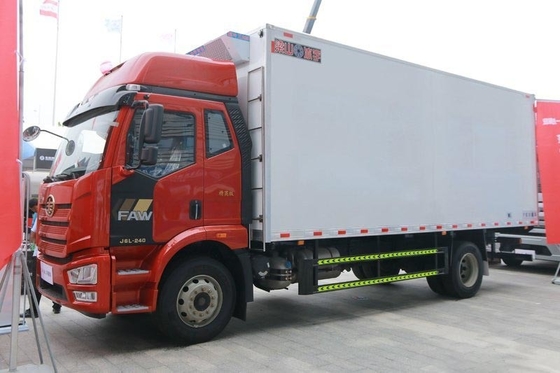 FAW Jiefang J6L ha refrigerato Tipper Dump Truck 240hp 4X2 6.8m