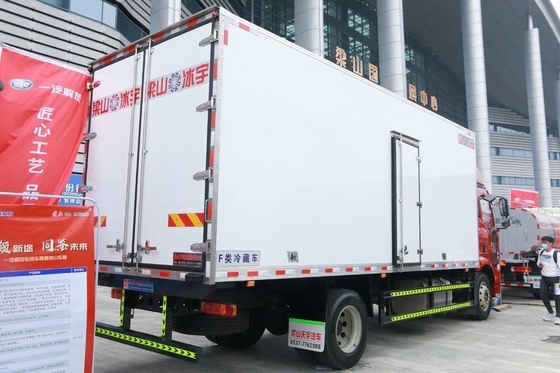 FAW Jiefang J6L ha refrigerato Tipper Dump Truck 240hp 4X2 6.8m